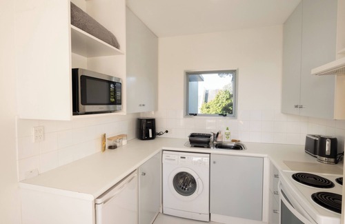 Christchurch Apartment | Comfortable in Central Christchurch + Park Views