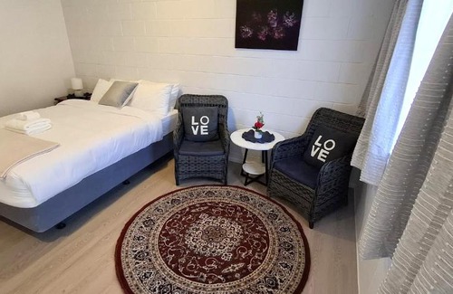 Epsom Hotel | Comfy and Modern Self Contained Studio in Epsom