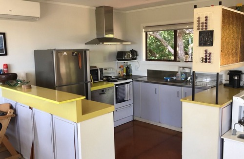 Piha House | COMFY BEACHFRONT FAMILY BACH