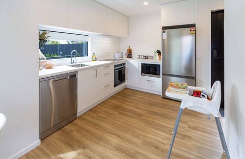 Sydenham House | Comfy Family Haven by Waltham Pool
