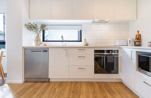 Sydenham House | Comfy Family Haven by Waltham Pool