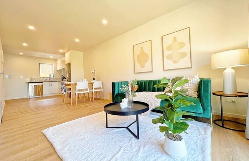 Auckland House | Comfy Home in East School Zone