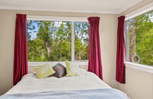 Lawrence House | Comfy Retreat with Views