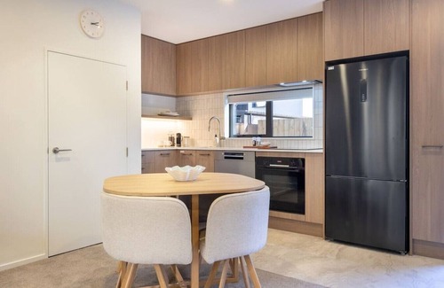 Linwood House | Contemporary Townhouse | Near CBD + Gated Parking