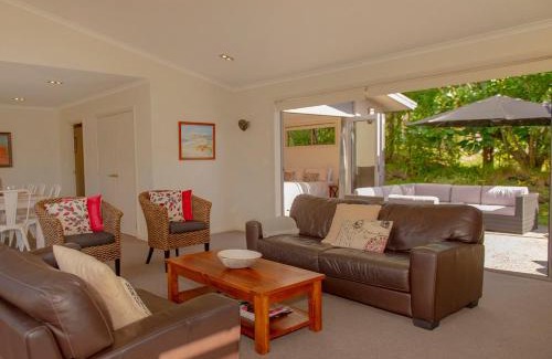 Cooks Beach House | Cooks Getaway - Cooks Beach Holiday Home