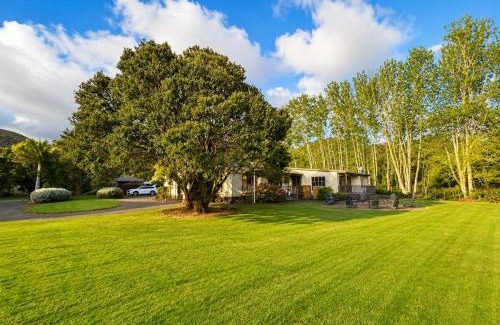Coromandel House | Coro Lodge - Sleeps 18 - 7BR - 5 ensuites
