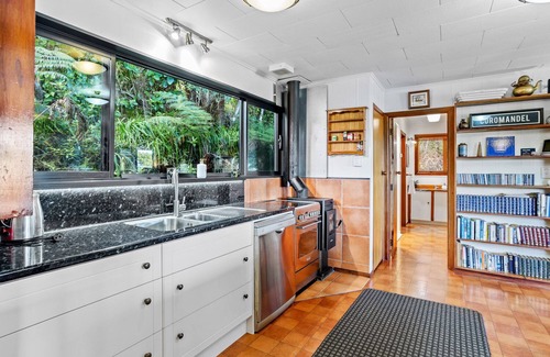 Coromandel Cottage | Coromandel Cottage - Romantic Rustic - Sea views