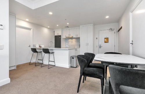 Auckland Central Business District Apartment | Corporates Delight + Roof Top Pool!