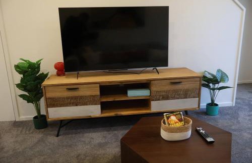 Henderson House | Cosy 2BR House in Awaroa Road