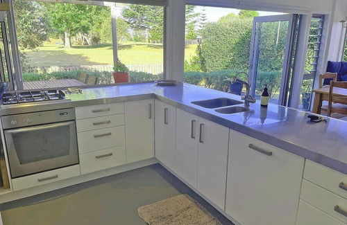 Whangamata House | Cosy 3BR Home Near Town, with Modern Amenities