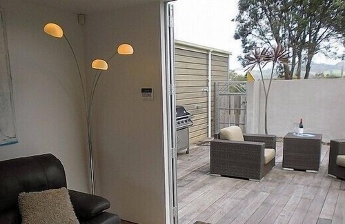 Tairua Cottage | COSY AND CHIC ON OCEAN BEACH - TAIRUA HOLIDAY HOME in Tairua