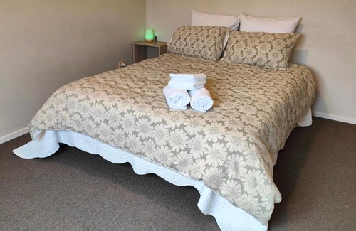 Frankton Apartment | Cosy, Central and Comfortable