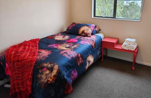 Frankton Apartment | Cosy, Central and Comfortable
