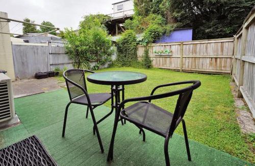 Hamilton East Apartment | Cosy Central Unit by the River Walk&City Amenitie