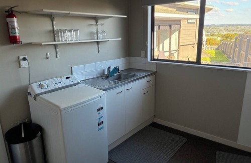 Nukuhau Apartment | Cosy, Quite & Close to Town. Pet Friendly