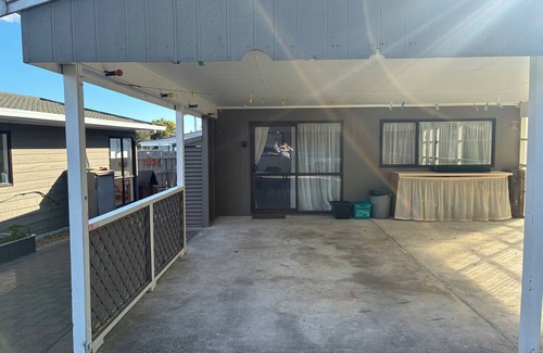 Nukuhau Apartment | Cosy, Quite & Close to Town. Pet Friendly
