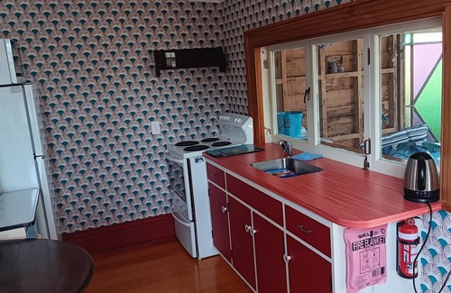 Port Waikato Cottage | Cosy retreat at Port Waikato with amazing sunsets and river views