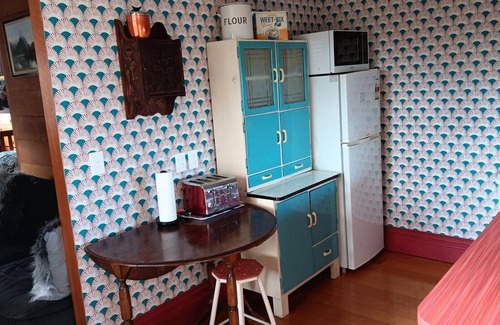 Port Waikato Cottage | Cosy retreat at Port Waikato with amazing sunsets and river views