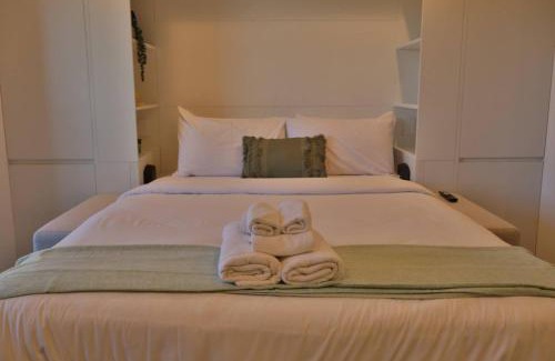 Henderson House | Cosy Studio in Awaroa Road