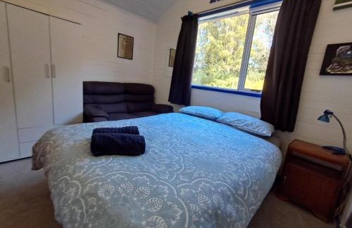 Tokaanu House | Cottage and geothermal pool by lake Taupo