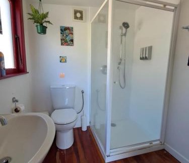 Tokaanu House | Cottage and geothermal pool by lake Taupo