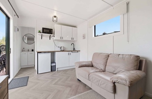 Rotorua Cabin | Country Cabin - Farm Stay for Two, Hamurana