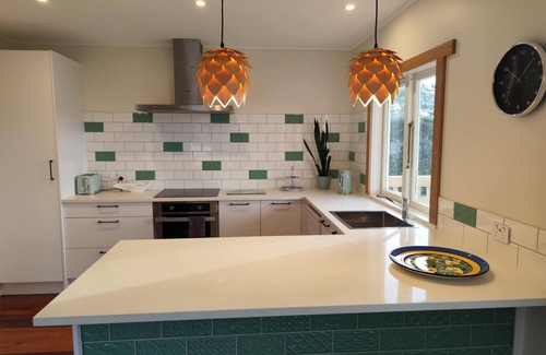 Muriwai Cottage | Country Cottage Near the Sea