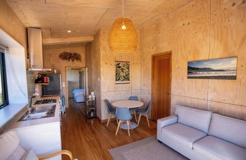 Raglan Cabin | Country Studio with a View – near Raglan