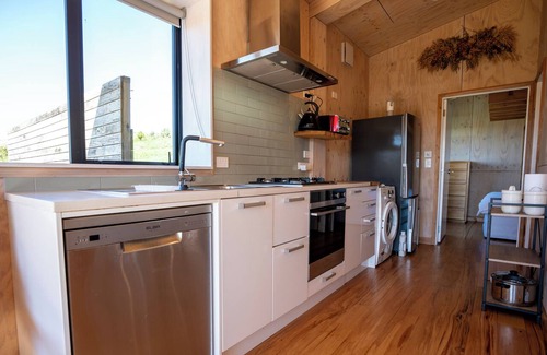 Raglan Cabin | Country Studio with a View – near Raglan