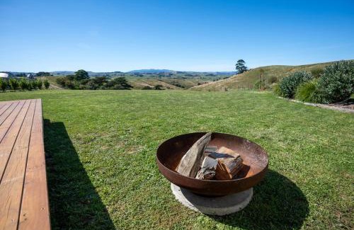 Raglan House | Country Studio with a View - near Raglan