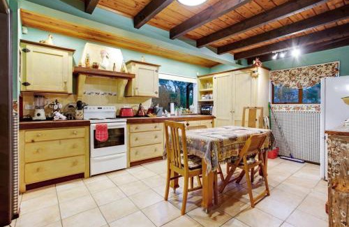 Whitford House | Countryside Retreat with On-site Horse Experiences
