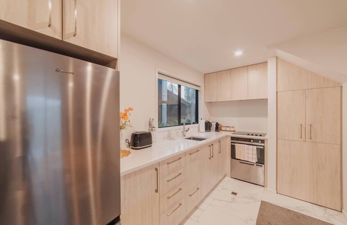 Addington House | Cozy 2-Bedroom - Kitchen Yard Central Location