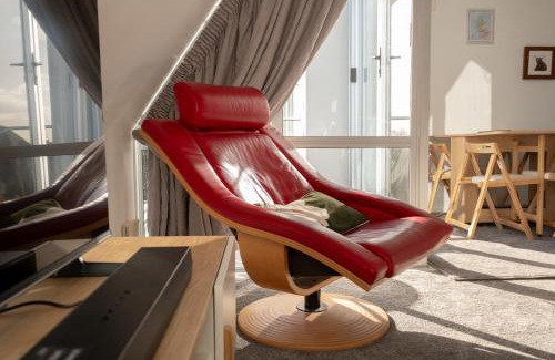 Christchurch City Centre Apartment | Cozy and Comfortable in Central Christchurch with Hagley Park Views