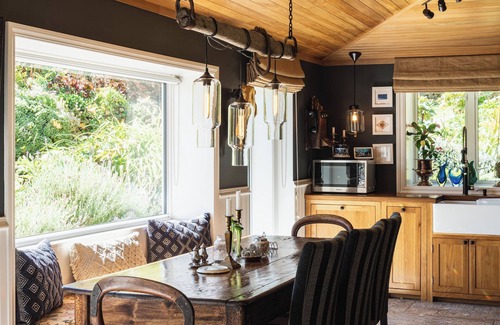 Naseby Cottage | Cozy, beautifully decorated cottage sitting in a stunning seasonal garden