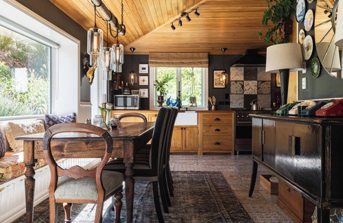 Naseby Cottage | Cozy, beautifully decorated cottage sitting in a stunning seasonal garden