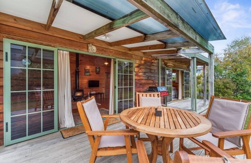 Kinloch House | Cozy cottage close to lake front in Kinloch