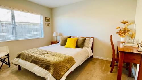 Silverdale House | Cozy Home in Central Millwater
