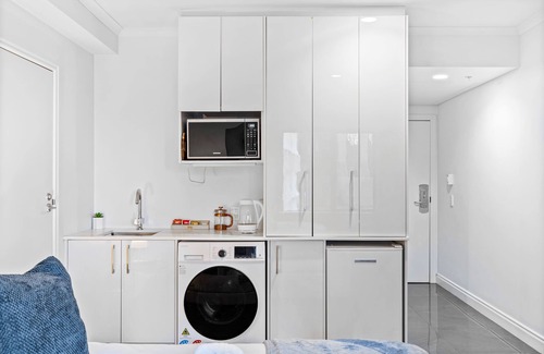 Auckland Central Business District Apartment | Cozy King Bed, Gym and Pool by Zodiak Stays