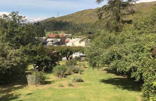 Clyde House | Cozy - Perfect location - Set rate per night
