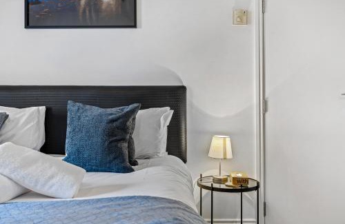 Auckland Central Business District Apartment | Cozy Room with King Bed, Gym and Pool Zodiak Stays