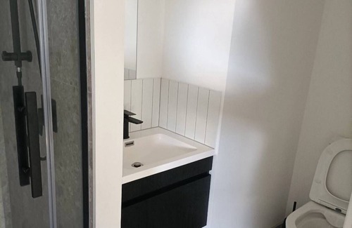 Bucklands Beach Apartment | Cozy sunny large room with bathroom & basic cooking & laundry & own entrance