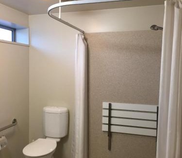 Saint Albans Hotel | Cranford Oak Motel