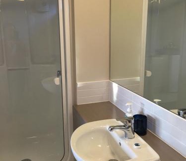 Saint Albans Hotel | Cranford Oak Motel