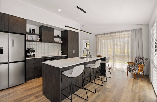 Lowburn House | Cromwell Haven - Cromwell Holiday Home