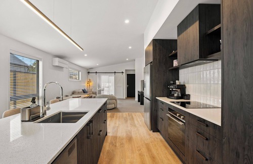 Lowburn House | Cromwell Haven - Cromwell Holiday Home