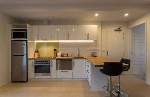 Dunedin City Centre Apartment | Cumberland Street deluxe apartment No2