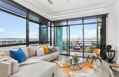 Auckland Central Business District Apartment | Customs Street Apartments by Urban Rest