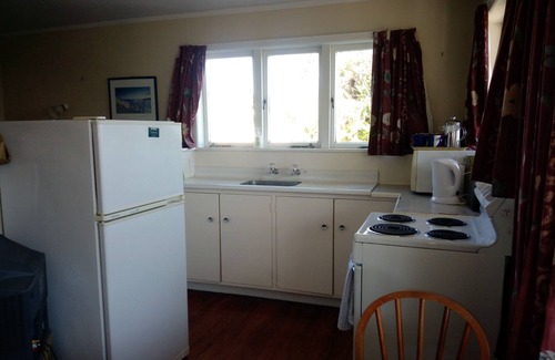 Cable Bay House | Cute 1 Brm unit, walk to the beach, With great Sea Views.