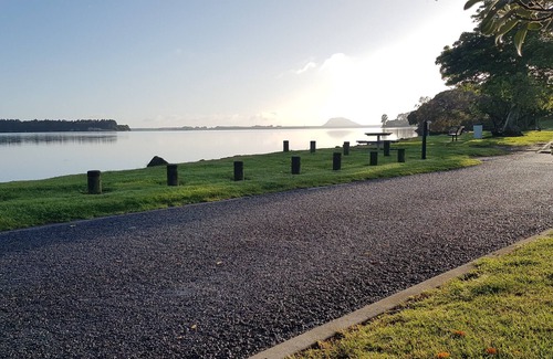 Whakamarama Cottage | Cute bach by the water in Te Puna