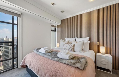 Auckland Central Business District Apartment | Cute with a View & Free Carparking too
